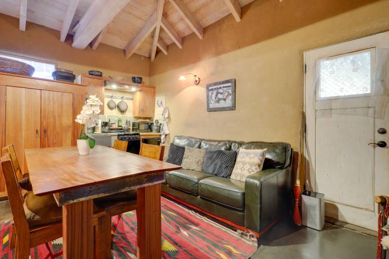 Centrally Located Santa Fe Studio Near Town! — photo 4