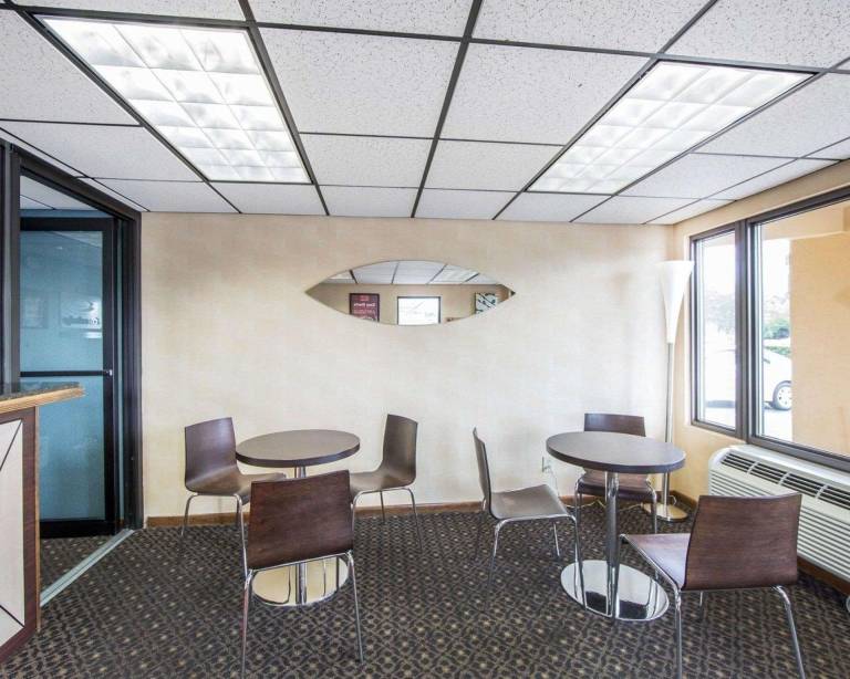 Econo Lodge Knoxville North — photo 4