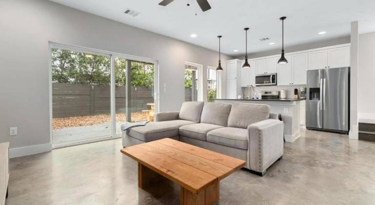 Vacation home with pool | Pets allowed in Austin, TX