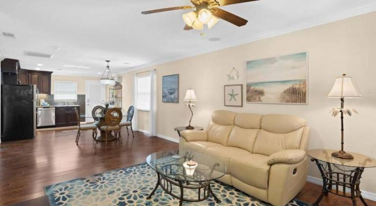 Apartment with pool — photo 3