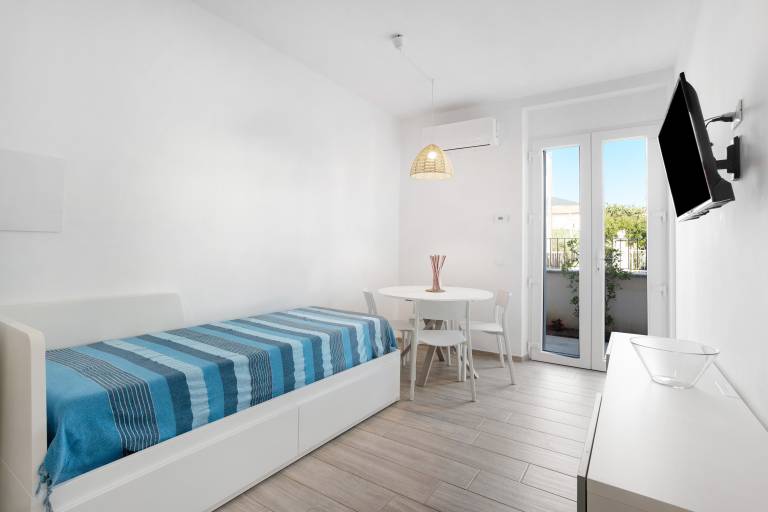 Holiday apartment with garden — photo 3