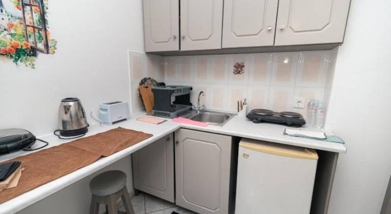 Serviced apartment with patio & yard — photo 4