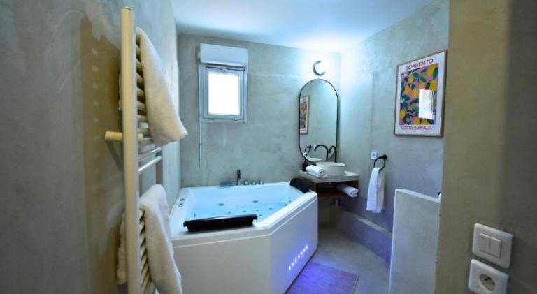 Apartment with hot tub | Pet-friendly in Pantin