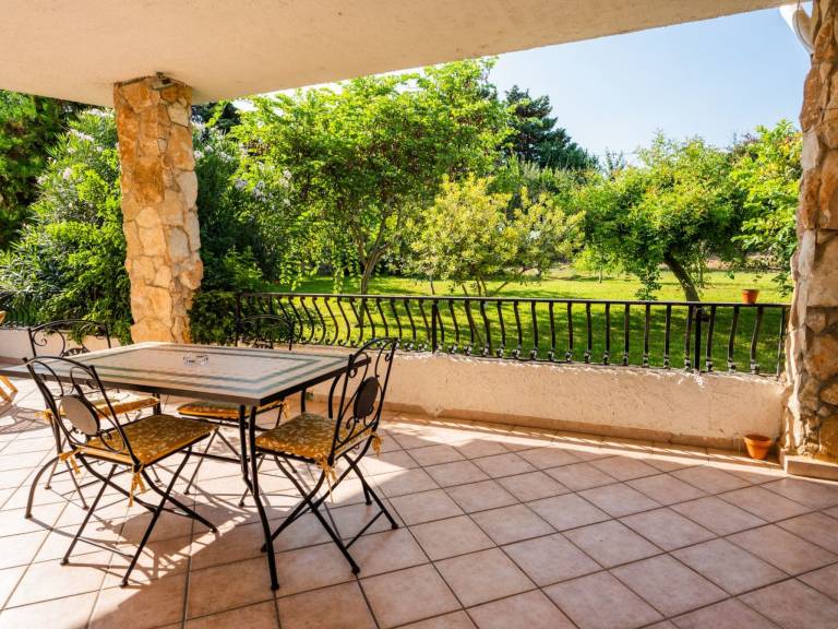House with barbecue, terrace & garden — photo 3