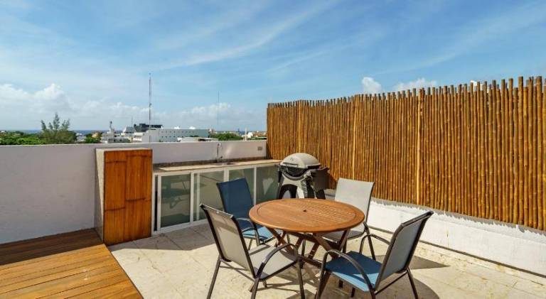 Duplex w Rooftop Plunge Pool – Walk to Beach — photo 3