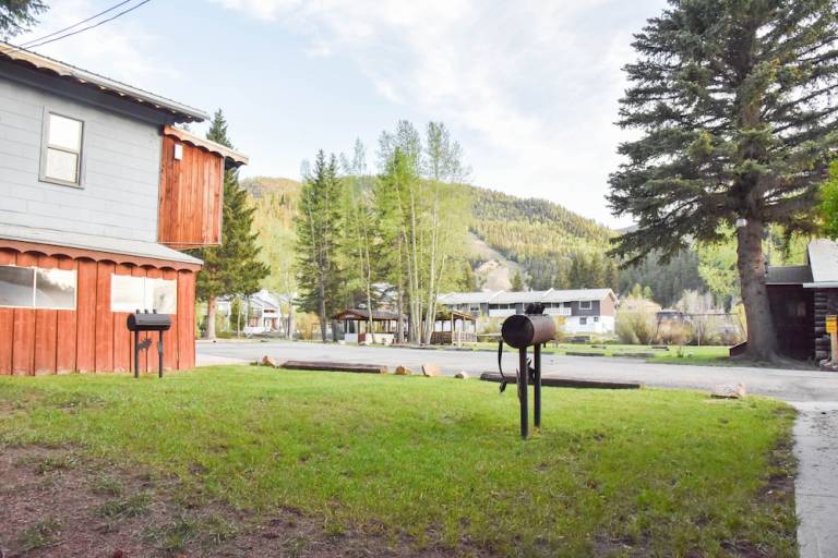 Lodge  Red River