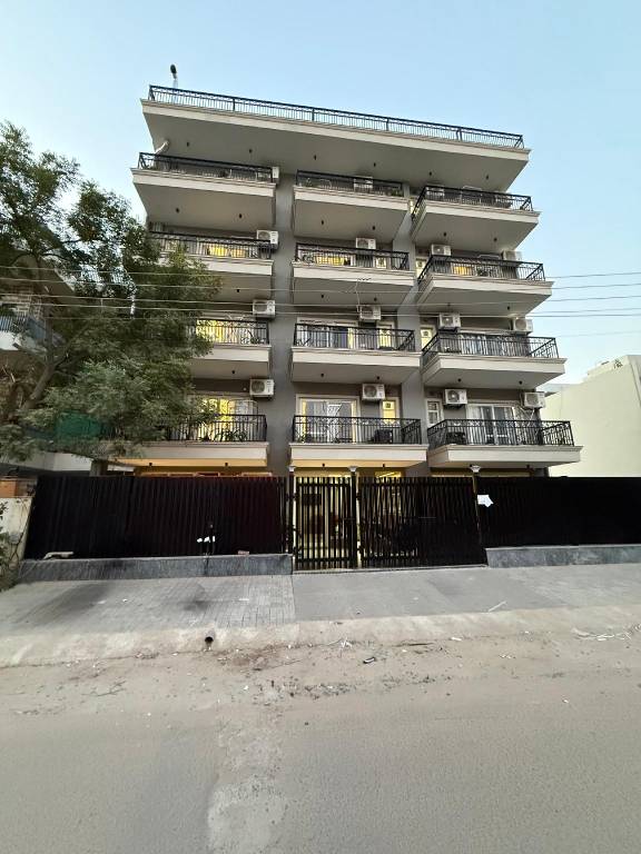 Apartment with patio in Faridabad