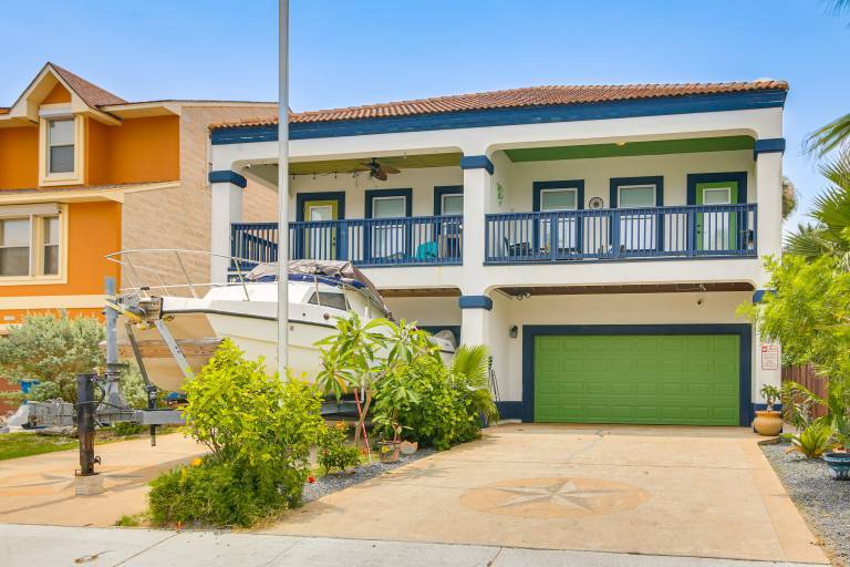 Steps to Beach: Oceanside Townhome w/ Heated Pool — photo 2