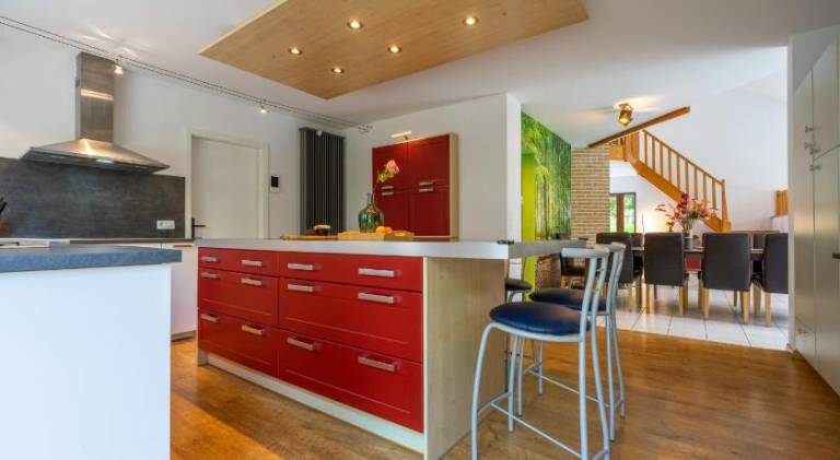 Vacation home with jacuzzi — photo 2