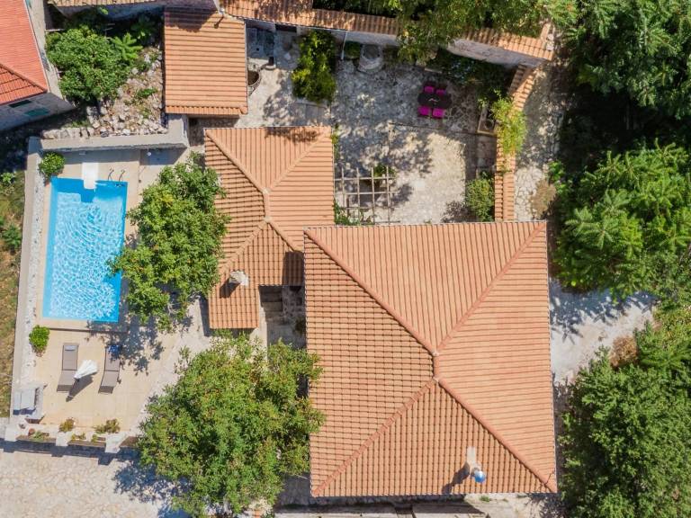 Fully equipped villa with garden, patio & BBQ | Garden view | Suitable for remote work | Dogs allowed — photo 5
