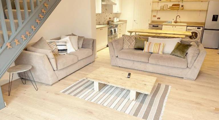 Cotswolds-Stroud-4 bed home-Sleeps 10-Work or Leisure in Stroud