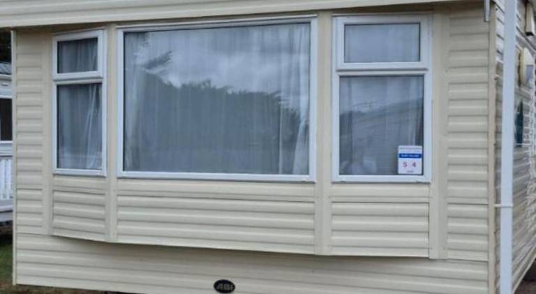 Superb 8 Berth Dog Friendly Caravan To Hire In Norfolk Ref 10054B in Great Yarmouth
