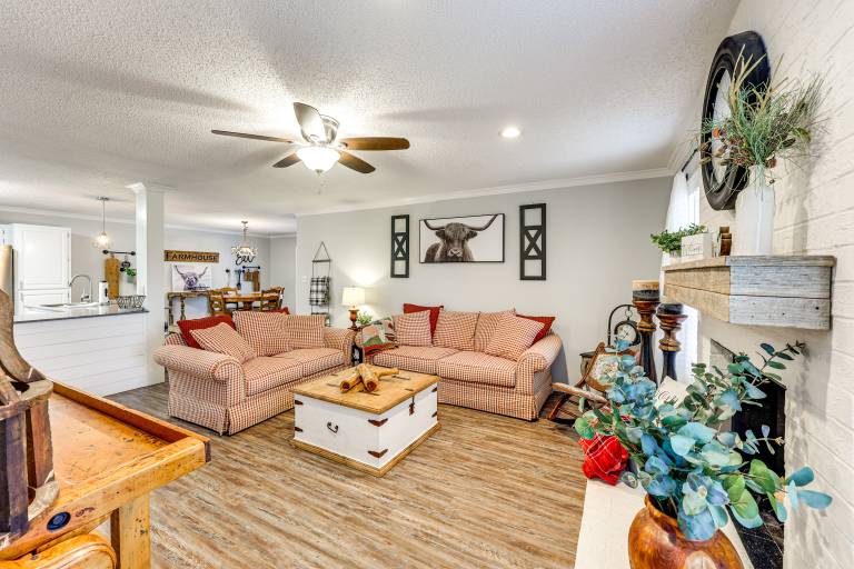 Near Lake Dardanelle: Updated Home w/ Large Yard! — photo 4