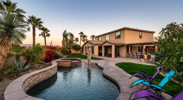 Vacation home with jacuzzi & pool — photo 4