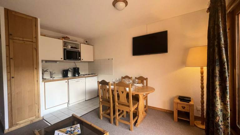 Holiday apartment with yard — photo 2