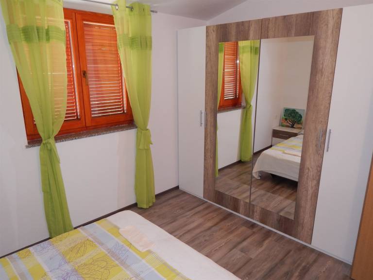 Rental apartment with yard, barbecue & terrace | Garden view — photo 4