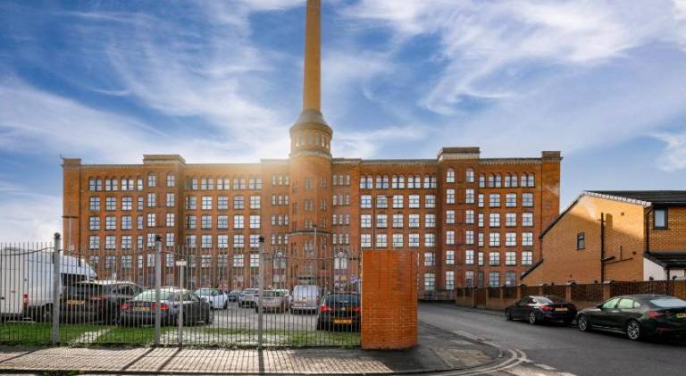 Stunning Victorian Mill with Free Parking in Manchester