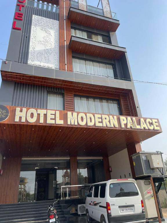 Hotel Modern Palace