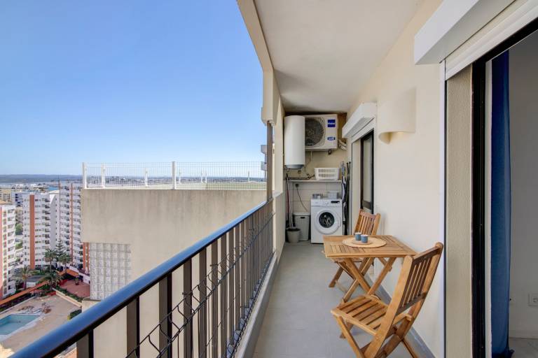 Apartment 'Penthouse Paradise - Praia Da Rocha' with Sea View, Wi-Fi and Air Conditioning — photo 5