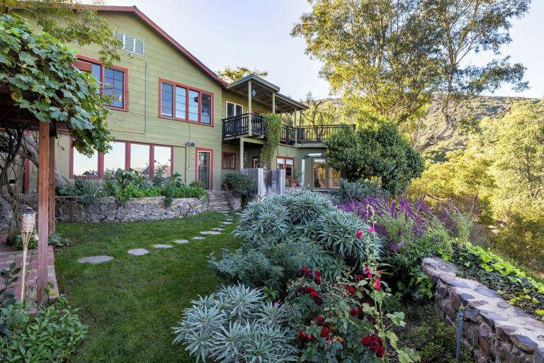 House  Woodland Hills