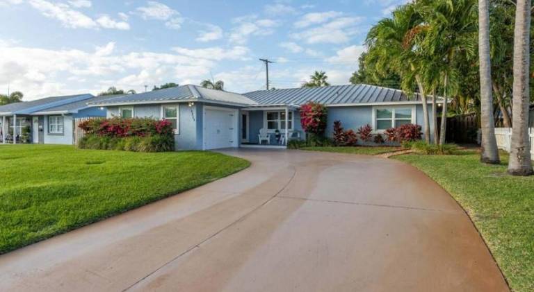 Beautiful house with pool | Dogs allowed in Boynton Beach, FL