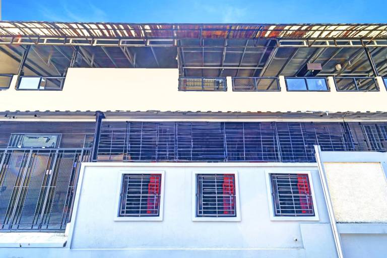 Luxury Deluxe DBL Retreat W Free WiFi and Parking