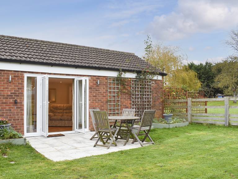 Child-friendly cottage with patio & yard | Pet-friendly in Malton