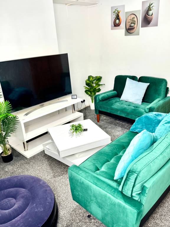 Apartment with 2 rooms for 5 persons in Leicester