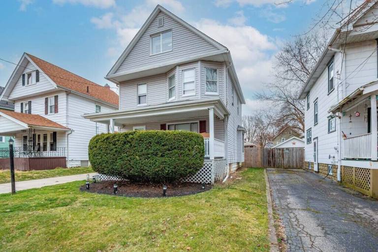 House  Akron