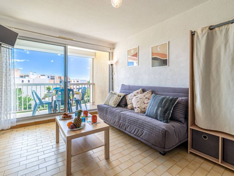 Apartment with terrace — photo 2