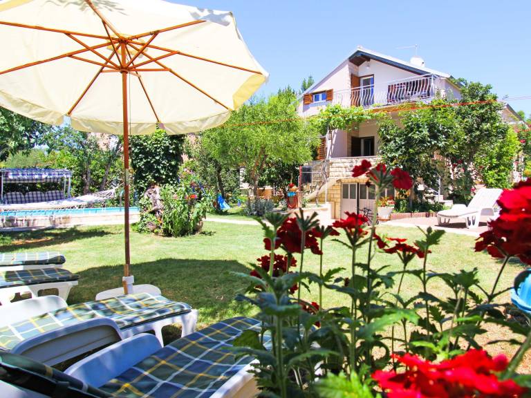 House with patio, barbeque & private pool — photo 2