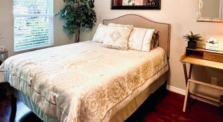 Serenity Gardens private guest suite in Historic Lutz in Lutz, FL