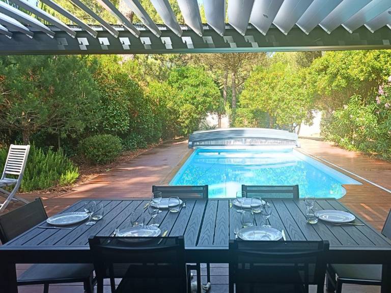Contemporary villa with heated private pool 1.5 km from the beach for 8 people — photo 2