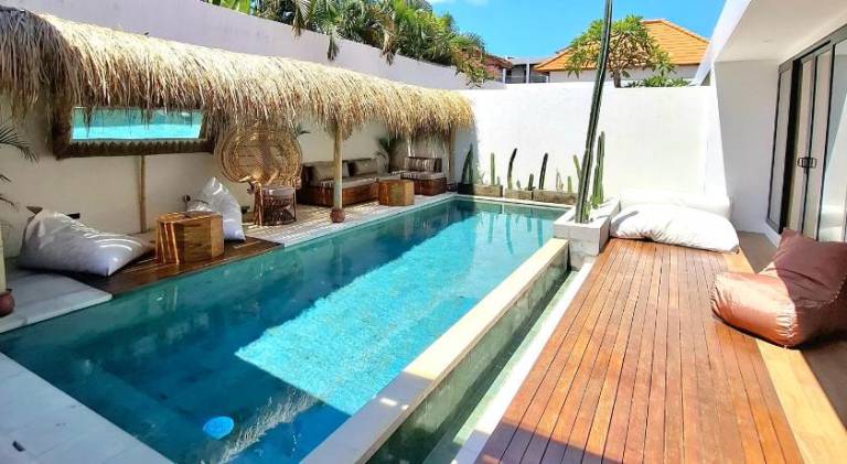 Villa with pool — photo 3