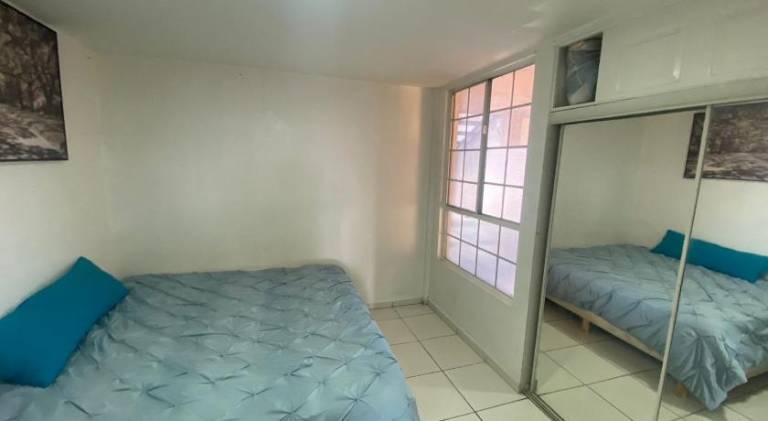 Habitacion en departamento con vista a la ciudad