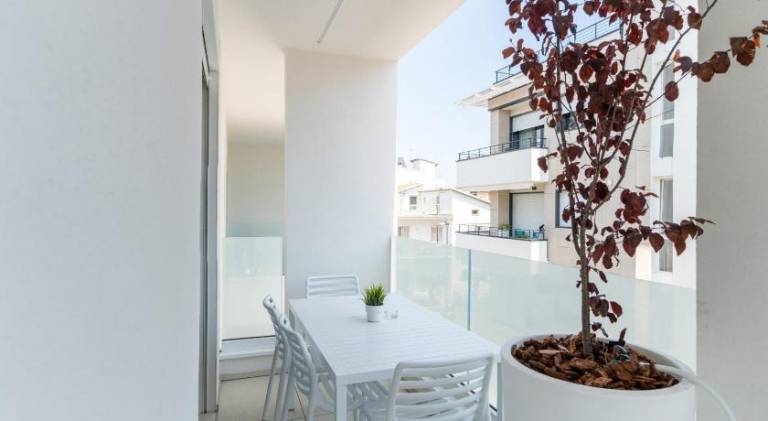 Serviced apartment with patio — photo 5