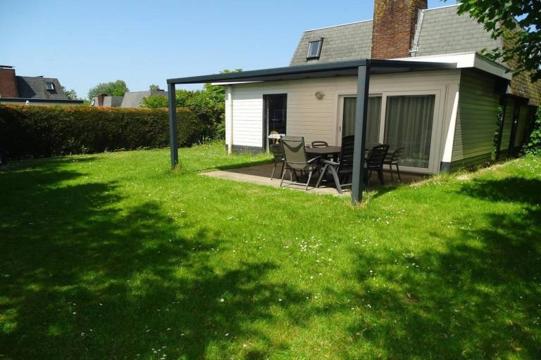Ferienhaus mit Garten und Terrasse