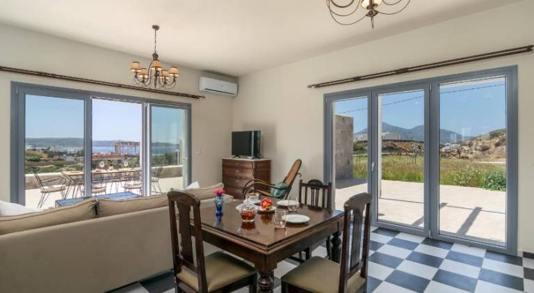 Villa with 1 room for 6 persons — photo 4