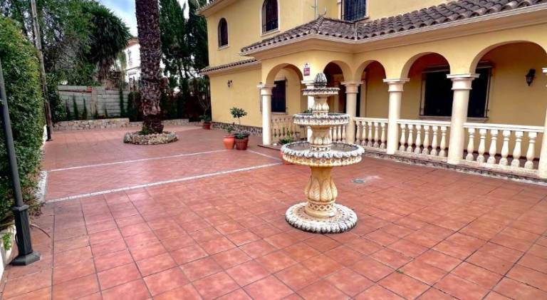 Fully equipped house with private pool, BBQ & patio | Suitable for remote work | Pets allowed in Córdoba
