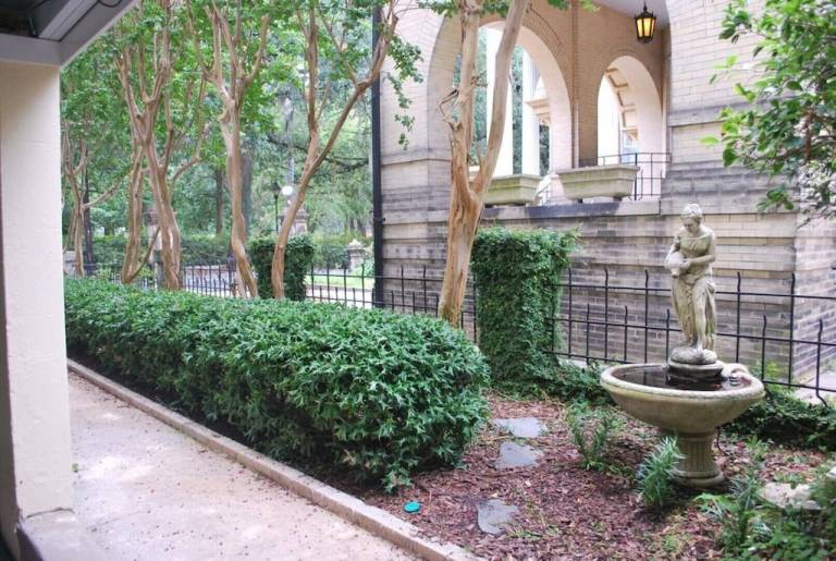 House  Historic District - South