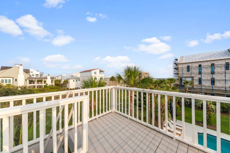 Family-friendly house with BBQ, private pool & garden | Pets allowed — photo 4
