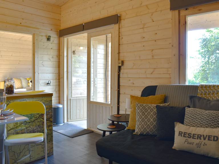Family-oriented lovely cottage with yard, jacuzzi & grill | Pet-friendly — photo 4