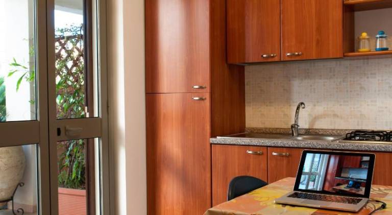 Children-friendly lovely serviced apartment with yard & terrace | Pet-friendly — photo 4