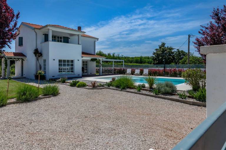 Villa with garden, pool & BBQ | Pool view — photo 3