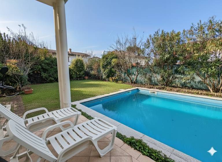 Villa with garden & private pool | Lake view — photo 2