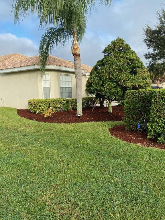Spacious 3 BR 2BA Private Home Heated Pool on Lake & Golf Course Gated Communit — photo 3