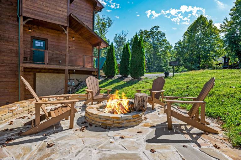 Child-friendly beautiful cabin with private pool & patio | Pets are welcome — photo 2