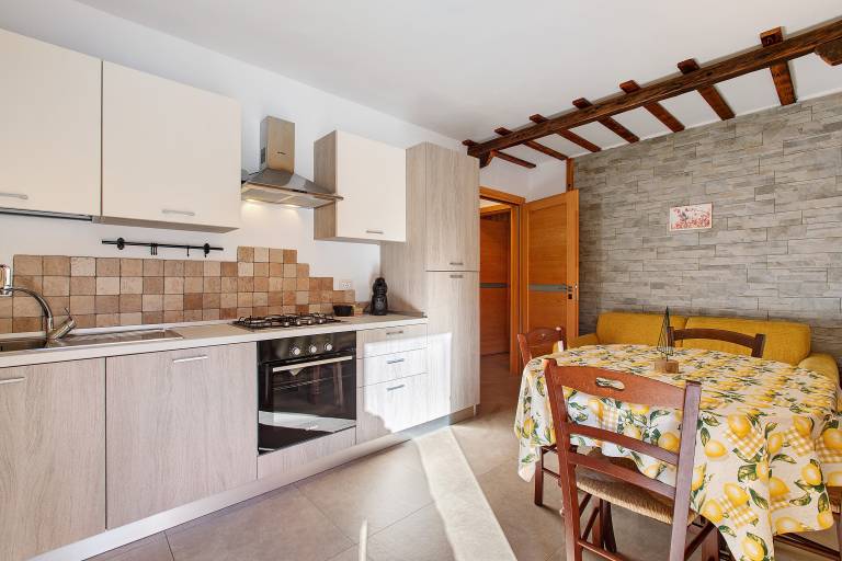 Holiday apartment with barbeque, fast internet & yard | Garden view — photo 2