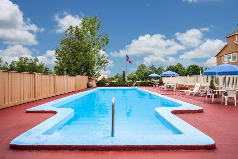 Travelodge by Wyndham South Burlington — photo 2