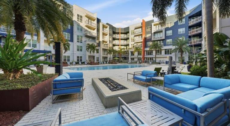 Modern 2BR w Pool Pet-Friendly Unit 18 — photo 3